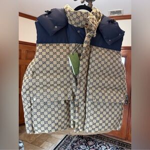 Men’s Gucci GG canvas down hooded vest in Navy/beige size 56XXL made in Italy